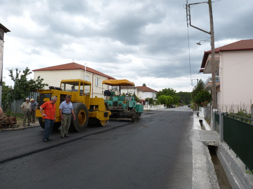 Ασφαλτόστρωση οδών και τμημάτων στην Δ.Ε. Κρύας Βρύσης